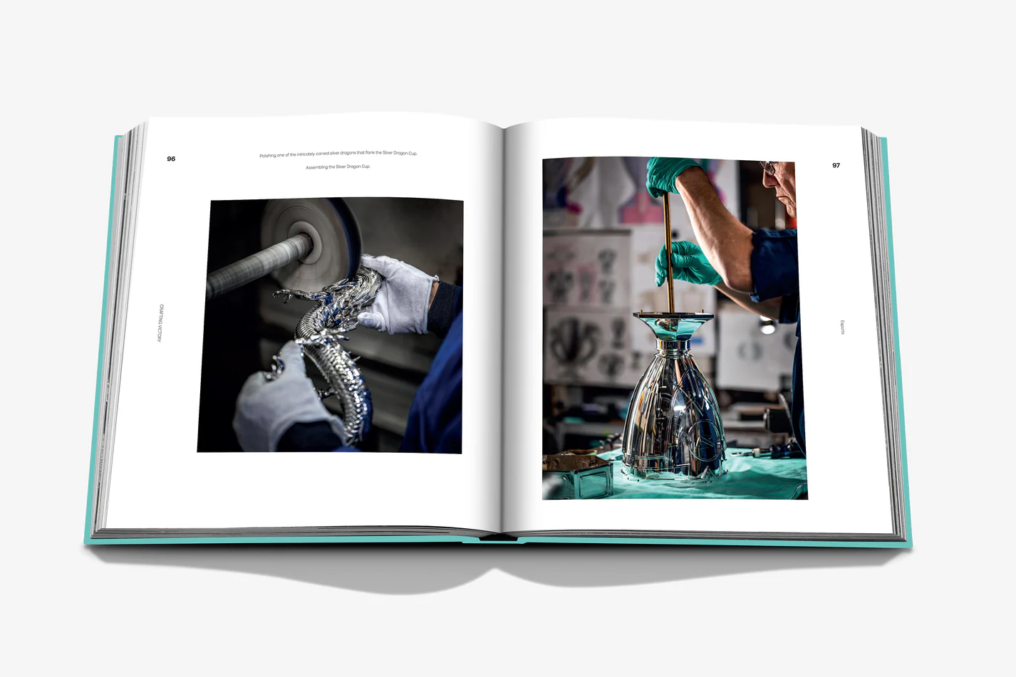 Livre design haut de gamme Tiffany & Co.: Crafting Victory par Assouline, édition sous écrin luxueux, disponible chez D-Style Interior.