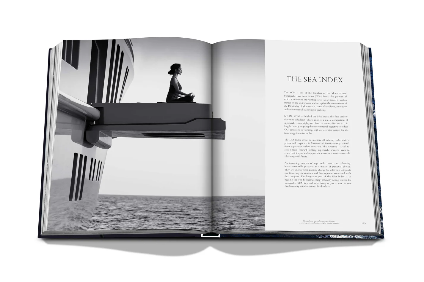 Livre design haut de gamme Yacht Club De Monaco par Assouline, édition Classics, disponible chez D-Style Interior.