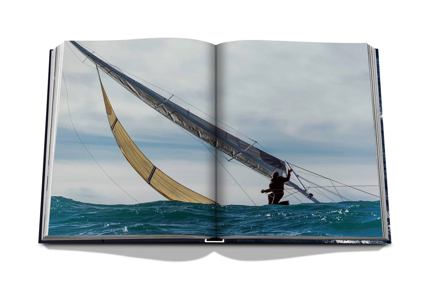Livre design haut de gamme Yacht Club De Monaco par Assouline, édition Classics, disponible chez D-Style Interior.