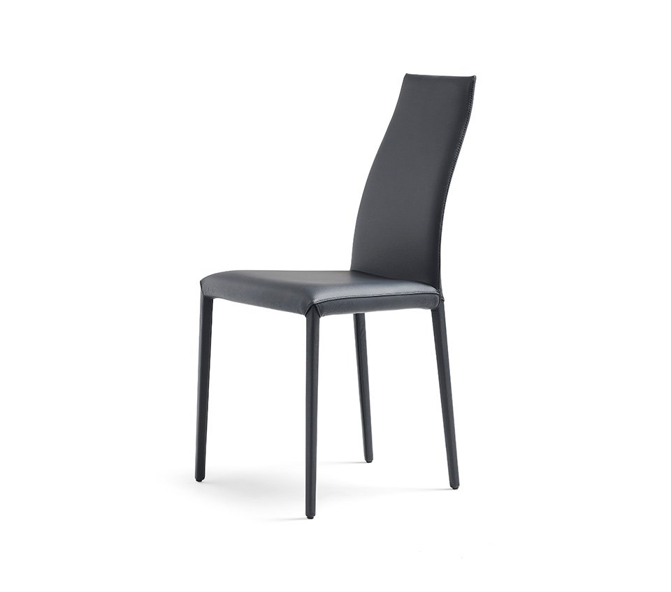 Kay Couture Chaise design rembourrée de Cattelan Italia avec dossier capitonné en cuir, disponible chez D-Style Interior.