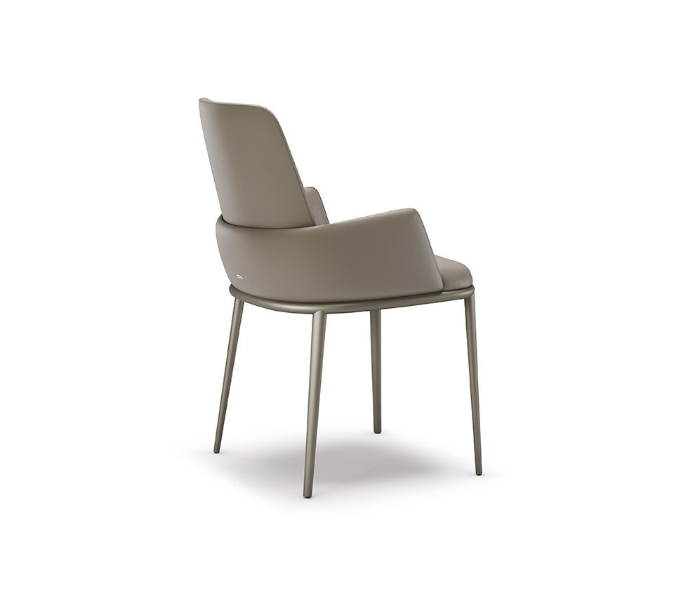 Belinda ML Chaise design de Cattelan Italia, design enveloppant, structure en acier laqué et assise rembourrée au confort supérieur. Disponible chez D-Style Interior.