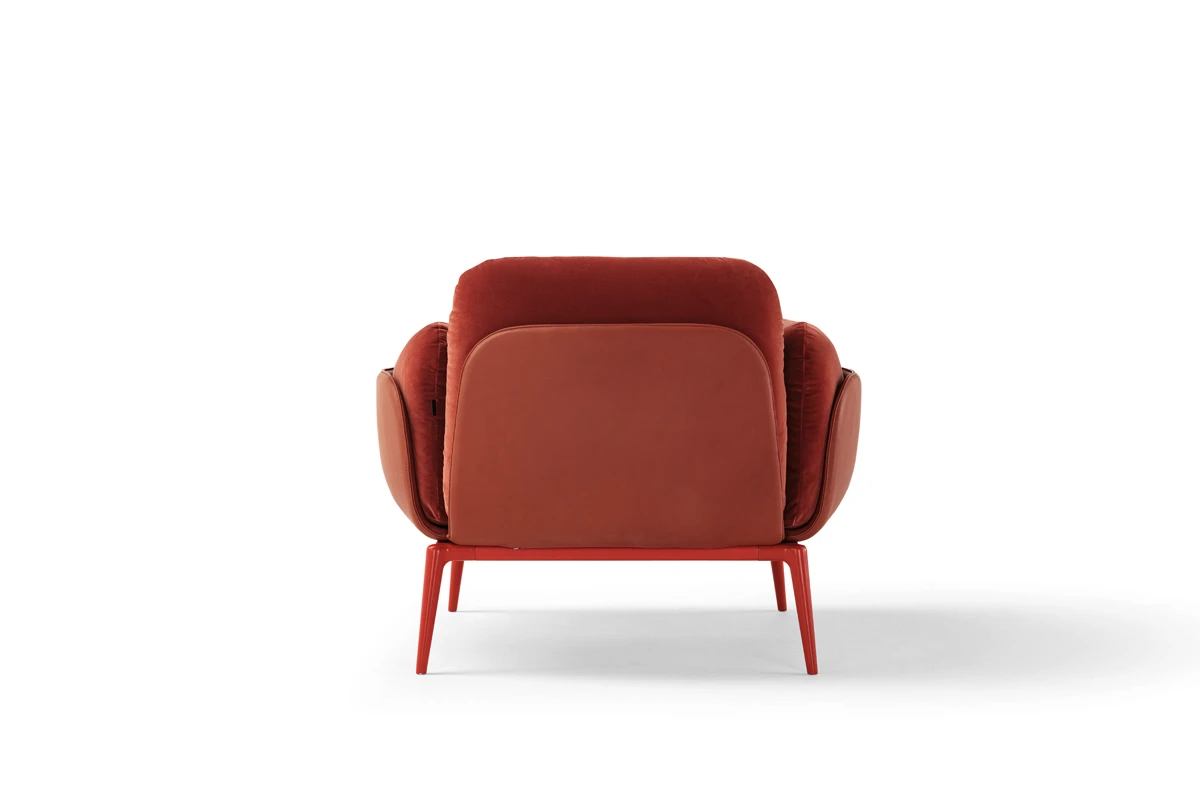 Brooklyn fauteuil par Amura Lab allie design contemporain, confort enveloppant et élégance italienne. Disponible chez D-Style Interior.
