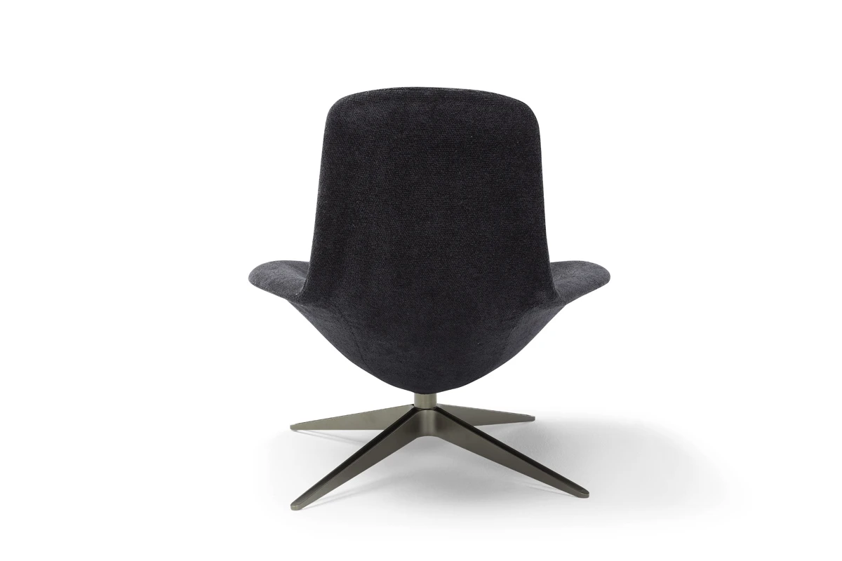 Medea fauteuil design haut de gamme par Amura Lab allie formes sculpturales, confort enveloppant et élégance italienne. Disponible chez D-Style Interior.