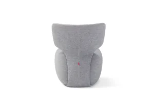 Noa fauteuil d’Amura Lab combine lignes organiques et confort absolu dans une interprétation poétique du design italien. Disponible chez D-Style Interior.