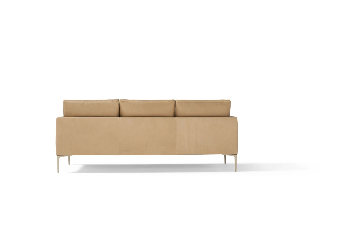 Segno Canapé design haut de gamme signé Amura Lab, alliant structure métallique épurée et confort exceptionnel. Disponible chez D-Style Interior.