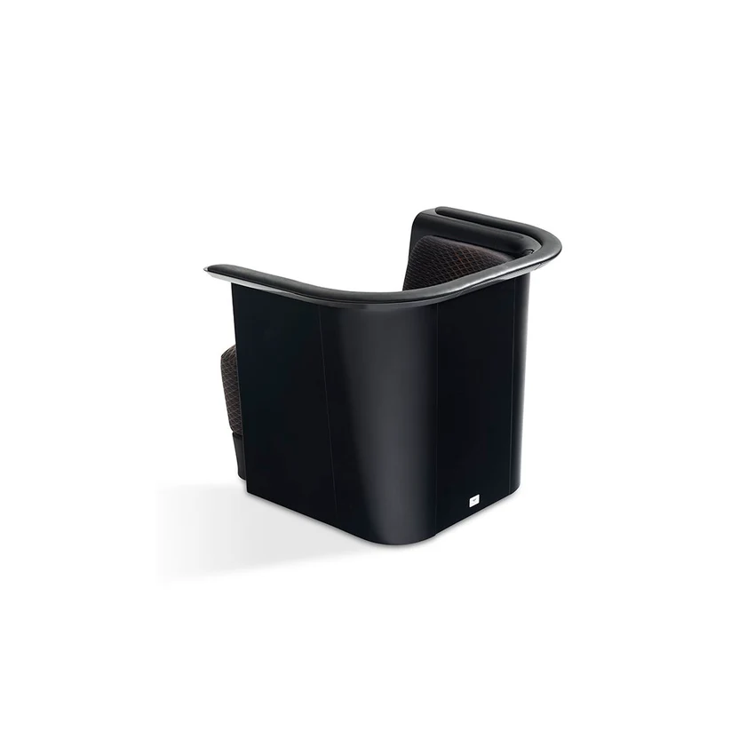 Bayton Fauteuil design haut de gamme Bentley Home en cuir ou tissu, structure en bois plaqué, lignes fines et design contemporain signé Carlo Colombo, disponible chez D-Style Interior.