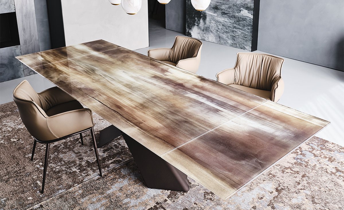 Tyron Crystalart Drive table design extensible par Cattelan Italia avec base en acier embossé et plateau en verre Crystalart. Disponible chez D-Style Interior.