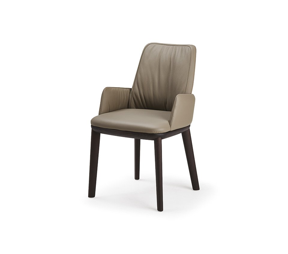Belinda Chaise design de Cattelan Italia, élégance naturelle, structure en bois massif et assise rembourrée pour un confort absolu. Disponible chez D-Style Interior.