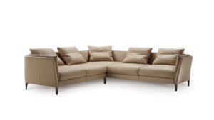 Canapé design haut de gamme Bretagne par Poltrona Frau, structure hêtre avec coque cuir Pelle Frau® et assise plumes, disponible chez D-Style Interior