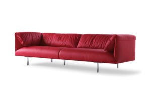 Canapé design haut de gamme John-John par Poltrona Frau, structure hêtre massif avec coussins plumes et cuir Pelle Frau®, disponible chez D-Style Interior