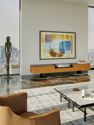 Meuble TV design haut de gamme Fidelio Leica par Poltrona Frau x Leica, écran intégré 100 pouces, structure frêne massif, disponible chez D-Style Interior