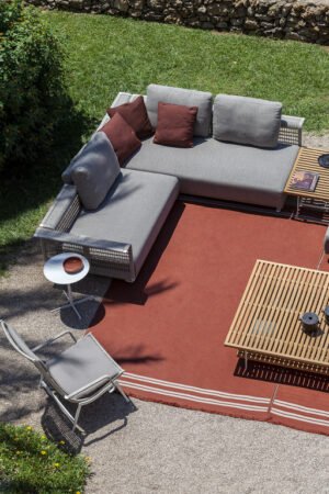 Canapé design haut de gamme Solaria par Poltrona Frau, structure acier inox avec tressage artisanal, disponible chez D-Style Interior