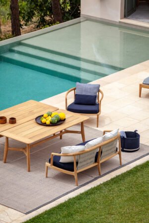 Canapé design haut de gamme The Secret Garden par Poltrona Frau, structure teck massif avec tissage bicolore, disponible chez D-Style Interior