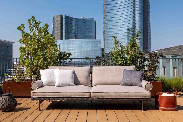Canapé design haut de gamme Souvenir d'Italie par Poltrona Frau, structure aluminium avec tressage polypropylène, disponible chez D-Style Interior