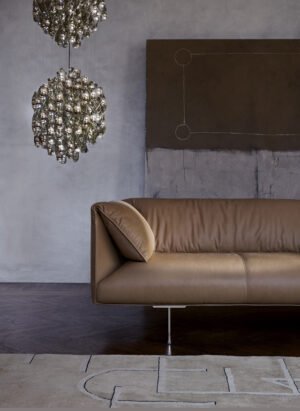 Canapé design haut de gamme John-John par Poltrona Frau, structure hêtre massif avec coussins plumes et cuir Pelle Frau®, disponible chez D-Style Interior
