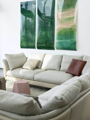 Canapé design haut de gamme Bretagne par Poltrona Frau, structure hêtre avec coque cuir Pelle Frau® et assise plumes, disponible chez D-Style Interior