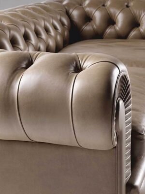 Canapé design haut de gamme Chester One par Poltrona Frau, structure hêtre avec capitonnage iconique et assise approfondie, disponible chez D-Style Interior