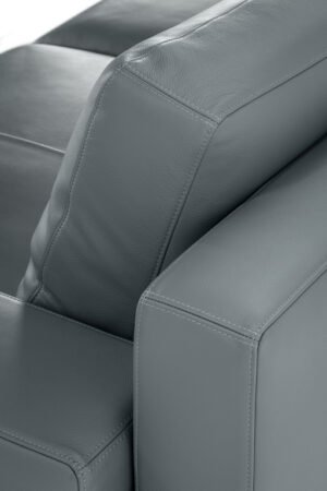 Canapé-lit design haut de gamme Massimosistema par Poltrona Frau, mécanisme intégré invisible avec revêtement Pelle Frau®, disponible chez D-Style Interior