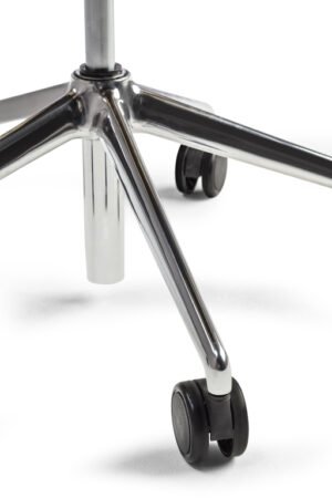 Cercle | Chaise de bureau Poltrona Frau, design ergonomique par Lievore - Altherr - Park, revêtement cuir Pelle Frau®. Disponible chez D-Style Interior.