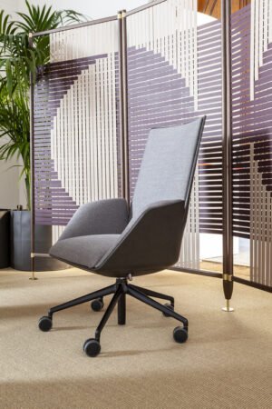 Cercle | Chaise de bureau Poltrona Frau, design ergonomique par Lievore - Altherr - Park, revêtement cuir Pelle Frau®. Disponible chez D-Style Interior.