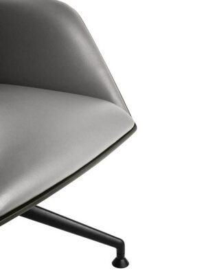 Cercle | Chaise de bureau haut de gamme Visitor Poltrona Frau, design ergonomique par Lievore - Altherr - Park, coque en polyuréthane et cuir Pelle Frau®. Disponible chez D-Style Interior.
