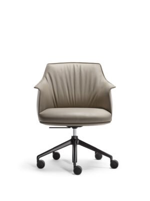 Chaise de bureau haut de gamme Archibald Task par Poltrona Frau, cuir Pelle Frau®, base en aluminium noir, dossier haut et accoudoirs design. Disponible chez D-style Interior