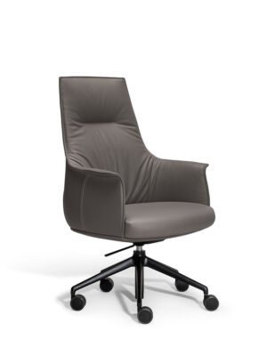 Chaise de bureau haut de gamme Archibald Task par Poltrona Frau, cuir Pelle Frau®, base en aluminium noir, dossier haut et accoudoirs design. Disponible chez D-style Interior