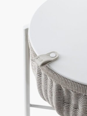 Cestlavie Outdoor Panier, table basse design haut de gamme Poltrona Frau, aluminium et corde tressée, élégante et résistante, disponible chez D-Style Interior.
