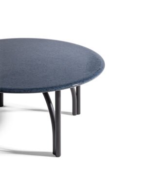 Mirabell | Table basse design haut de gamme Poltrona Frau, aluminium gaufré et pierre de lave émaillée, disponible chez D-Style Interior