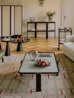 DUO | Table basse design haut de gamme Poltrona Frau, structure en frêne massif sculpté et plateau en marbre, verre ou frêne plaqué, disponible chez D-Style Interior