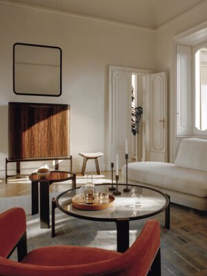 DUO | Table basse design haut de gamme Poltrona Frau, structure en frêne massif sculpté et plateau en marbre, verre ou frêne plaqué, disponible chez D-Style Interior