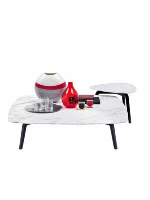 Fiorile | Table basse design haut de gamme triangulaire Poltrona Frau, piètement frêne moka ou wengé, plateau bois ou marbre Calacatta, formes modulables, disponible chez D-Style Interior
