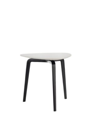 Fiorile | Table basse design haut de gamme triangulaire Poltrona Frau, piètement frêne moka ou wengé, plateau bois ou marbre Calacatta, formes modulables, disponible chez D-Style Interior