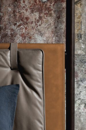 Volare Lit design haut de gamme par Poltrona Frau en cuir Pelle Frau® et bois massif, design italien haut de gamme disponible chez D-Style Interior