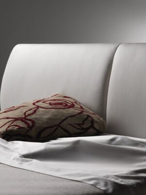 Eosonno Lit design haut de gamme Poltrona Frau en cuir Pelle Frau® et bois massif, design italien disponible chez D-Style Interior