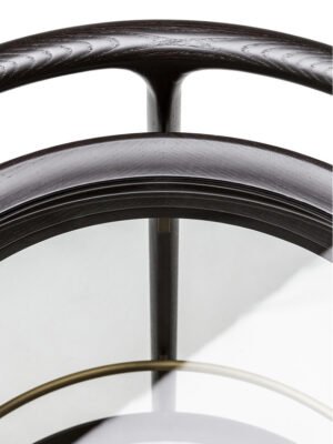 Bibliothèque mobile design haut de gamme DUO Trolley par Poltrona Frau, structure frêne massif avec plateaux verre et marbre, détails laiton bronzé et roulettes