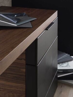 H_O Bureau design haut de gamme par Poltrona Frau, cuir Re-Saddle et noyer Canaletto, design minimaliste italien disponible chez D-Style Interior
