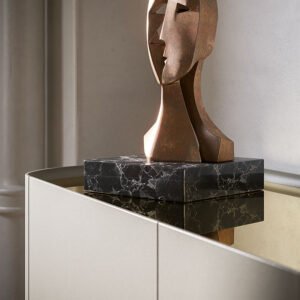 Buffet design haut de gamme Carnaby par Cattelan Italia, portes verre convexe miroir avec structure laquée, disponible chez D-Style Interior