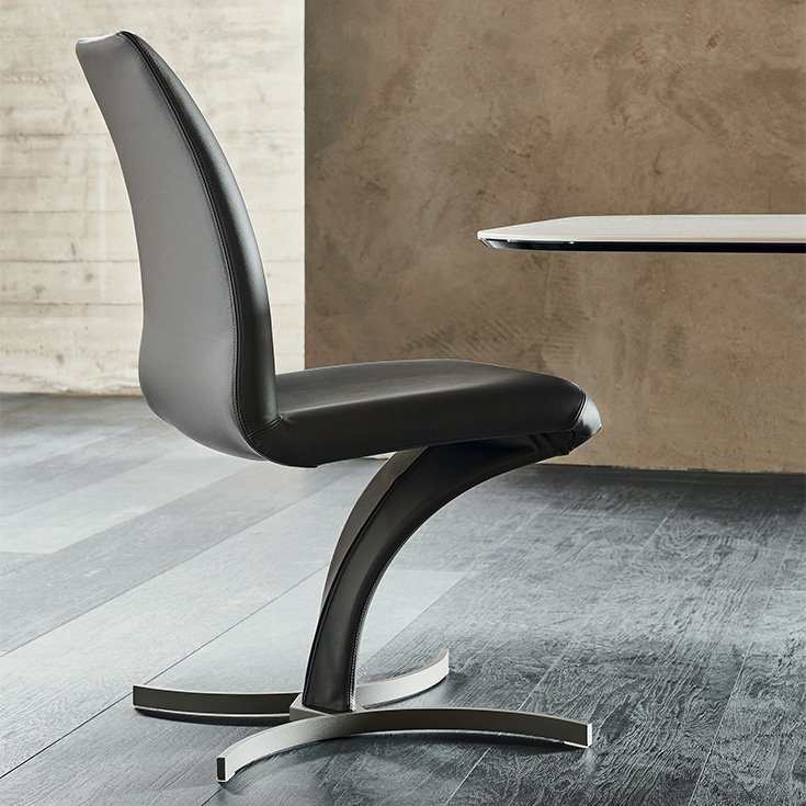 Betty Chaise design de Cattelan Italia : une création signée Yasuhiro Shito mêlant design raffiné, confort et savoir-faire italien. Disponible chez D-Style Interior.