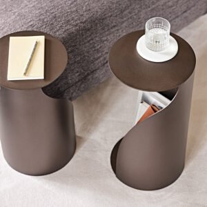 Table basse design haut de gamme Penguin par Cattelan Italia, acier laqué embossé, design Paolo Cattelan, disponible chez D-Style Interior.