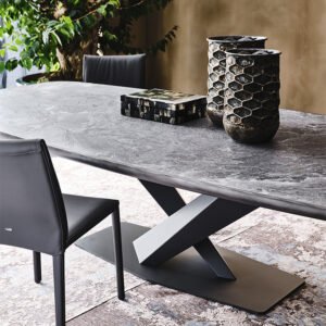 Stratos Keramik Premium table design haut de gamme par Cattelan Italia, base en acier embossé et plateau en céramique Marmi Premium. Disponible chez D-Style Interior.