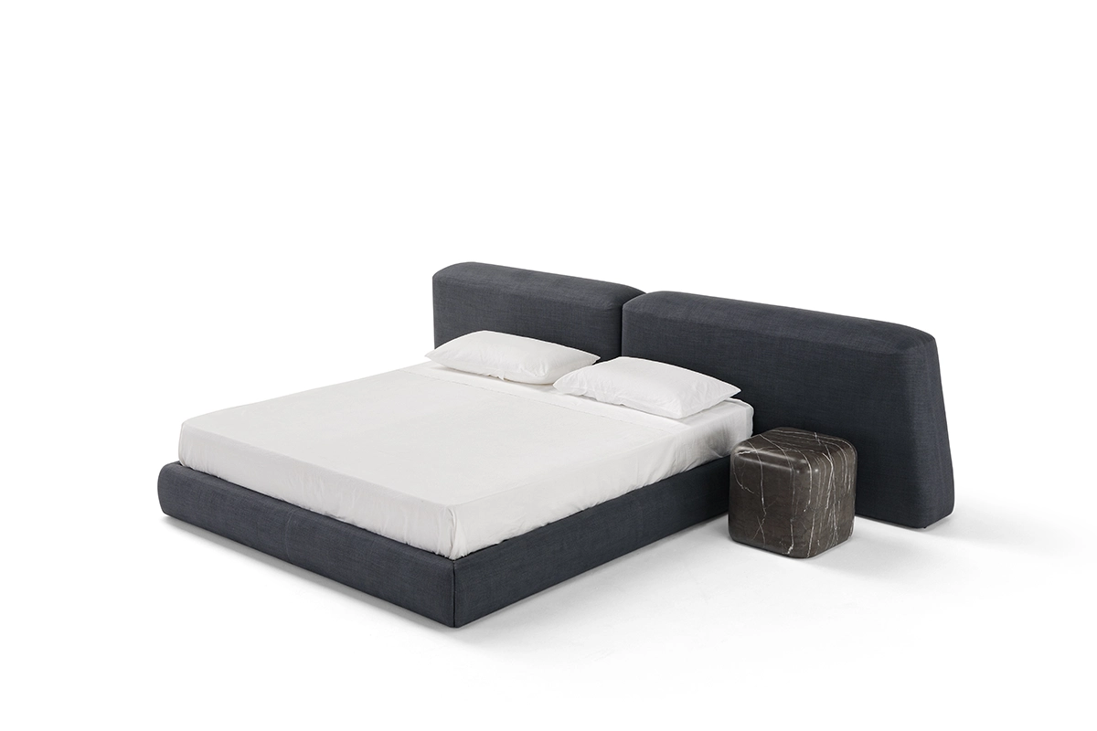 Le lit Lapis d’Amura Lab associe design sculptural, confort mémoire de forme et raffinement italien. Disponible chez D-Style Interior.