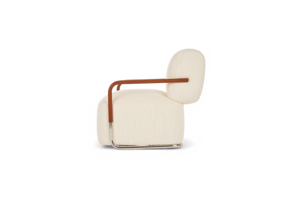 Lapis fauteuil d’Amura Lab allie design organique, confort absolu et savoir-faire artisanal italien. Disponible chez D-Style Interior.