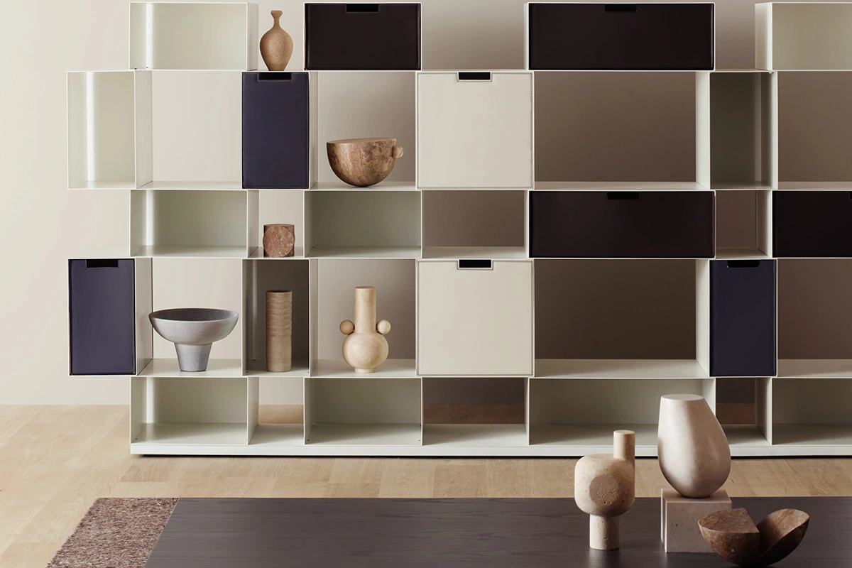 Origini Marmi par Amura Lab, une collection de sculptures en marbre inspirée par Giorgio Morandi. Disponible chez D-Style Interior.