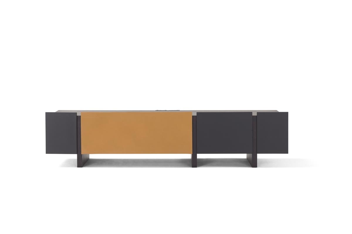 Meuble TV Sistema Parere par Amura Lab – une création modulable et élégante qui allie design italien, fonctionnalité et raffinement artisanal. Disponible chez D-Style Interior.