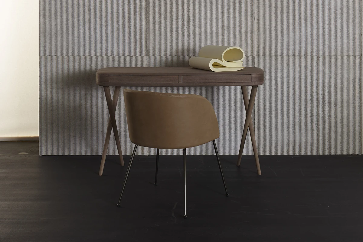 Vanity par Amura Lab incarne une féminité élégante et contemporaine. Console raffinée avec lignes sinueuses. Disponible chez D-Style Interior.
