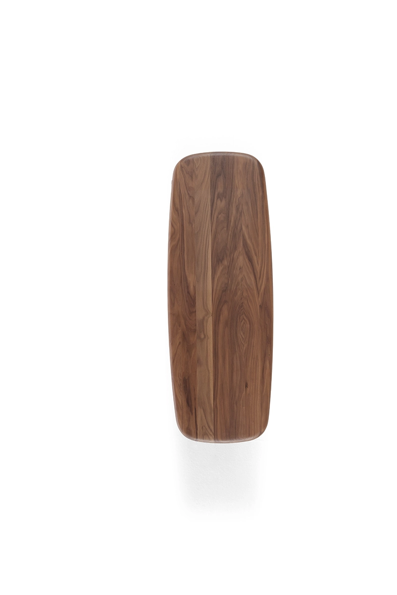 Vanity par Amura Lab incarne une féminité élégante et contemporaine. Console raffinée avec lignes sinueuses. Disponible chez D-Style Interior.