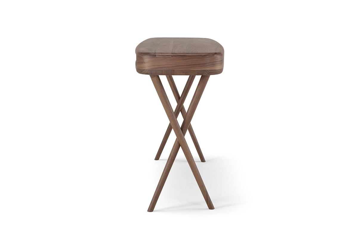 Vanity par Amura Lab incarne une féminité élégante et contemporaine. Console raffinée avec lignes sinueuses. Disponible chez D-Style Interior.