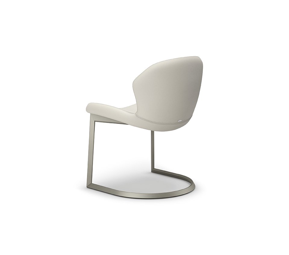 Rachel Cantilever Chaise design en porte-à-faux signée Cattelan Italia, alliant structure en acier laqué gaufré et confort enveloppant. Disponible chez D-Style Interior.