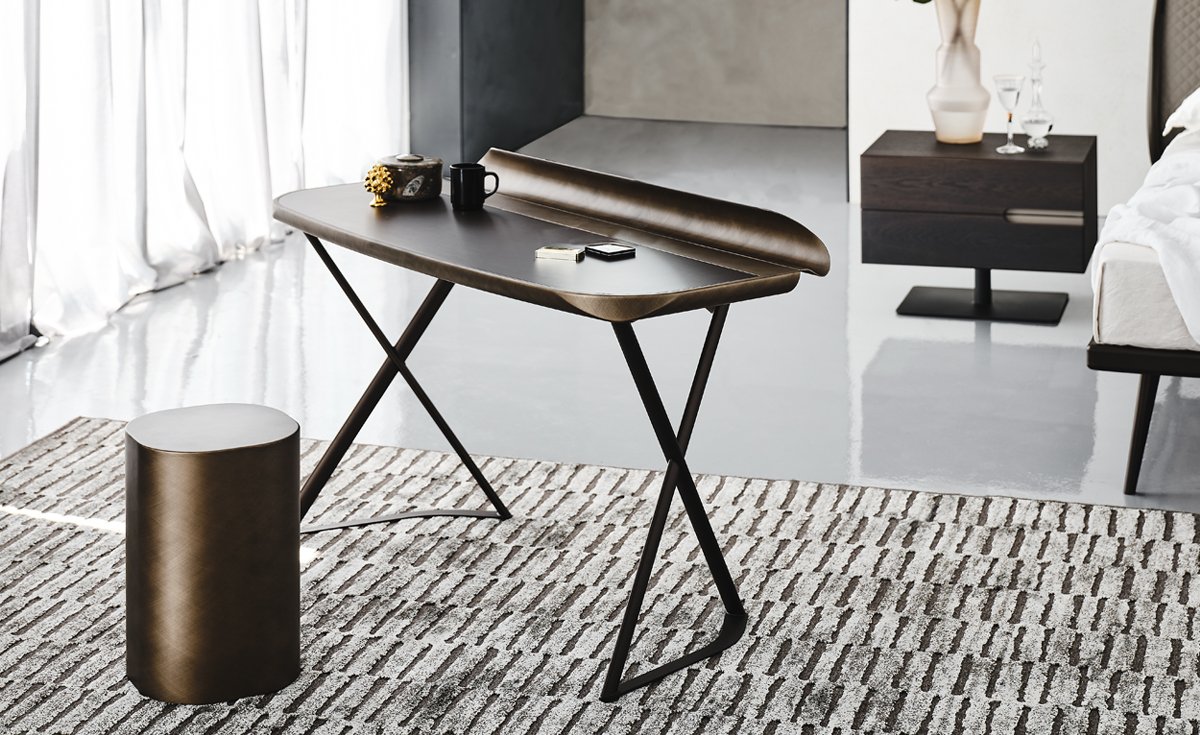 COCOON Keramik Bureau design en céramique Marmi avec structure en acier laqué et finitions brossées exclusives. Disponible chez D-Style Interior.